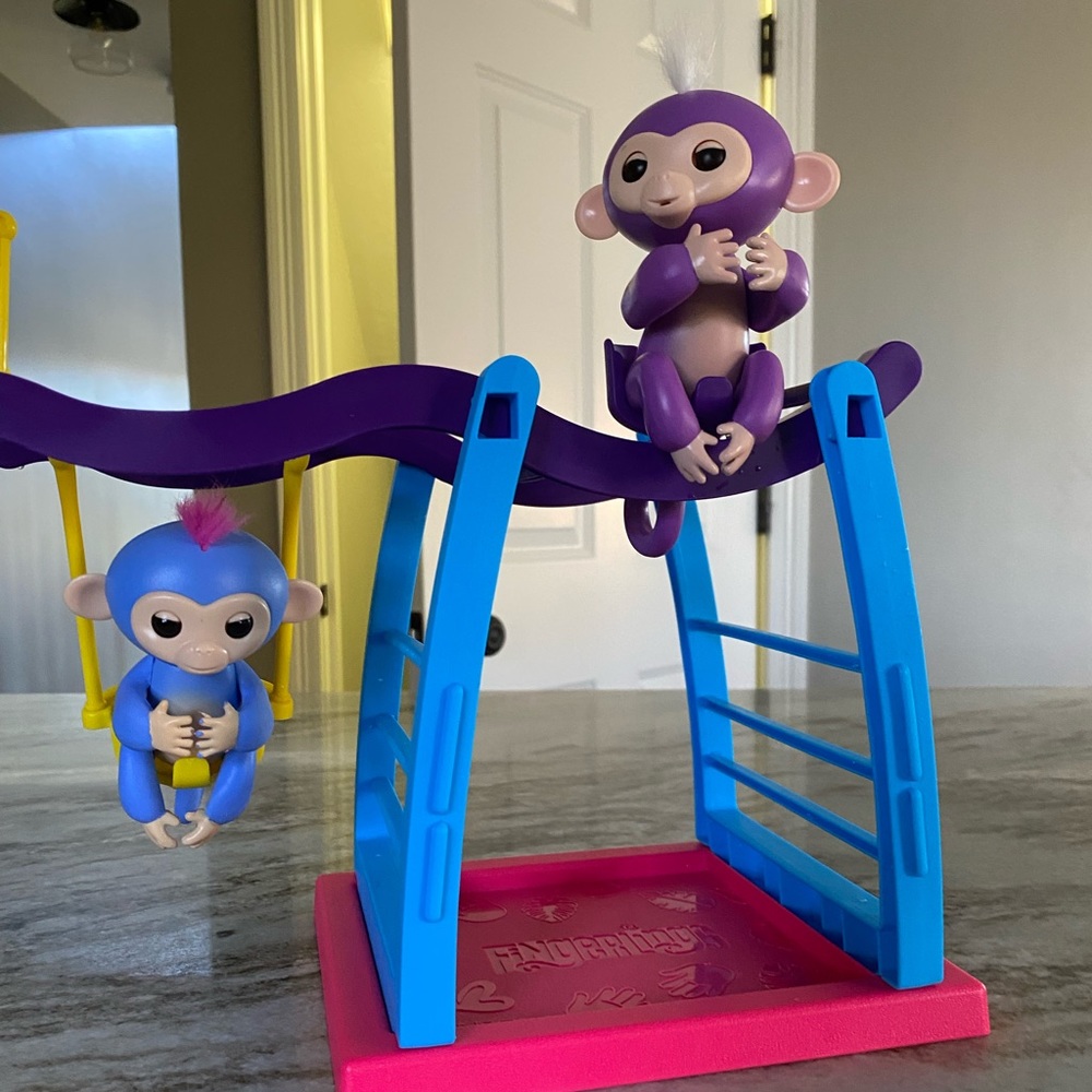Fingerlings monkeys and gym playset
